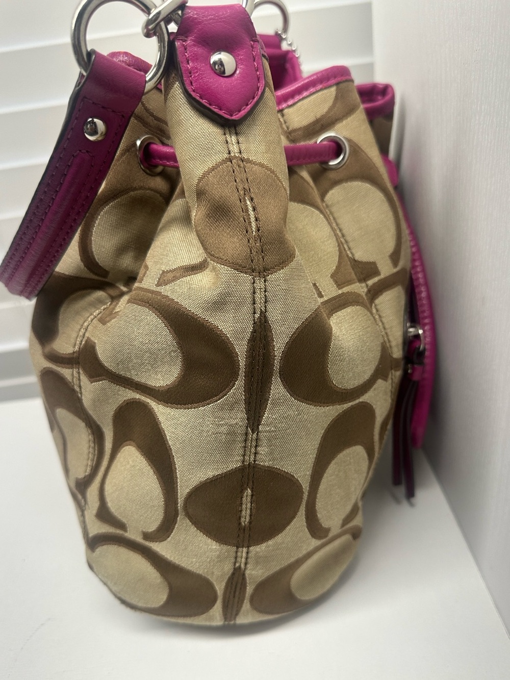Coach Daisy Outline Signature Drawstring Bucket Bag - Picture 5 of 13